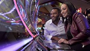 Meja live American Roulette dengan dealer profesional di platform ice3bet